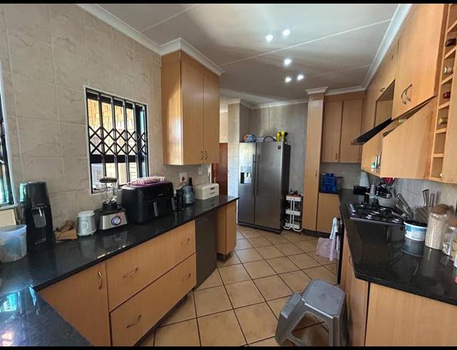 3 BEDROOM PROPERTY TO RENT IN KOSMOSDAL